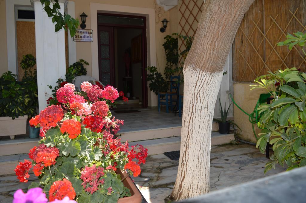 Vanessa Studios Poros  ภายนอก รูปภาพ